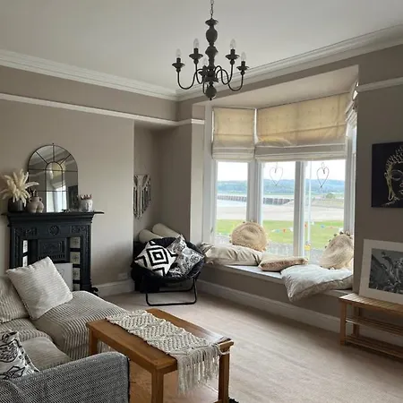 Apartment 11b The Promenade *